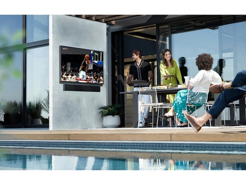 Outdoor-vs-Indoor-TVs-image-from-Samsung